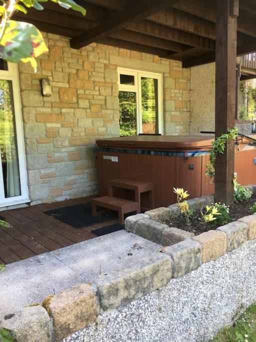 3 Bedroom Lodge With Hot Tub On Lovely Quiet Holiday Park In Cornwall Gunnislake Dış mekan fotoğraf
